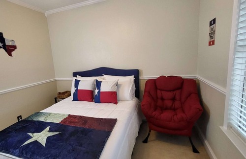 South Arlington House | Magnificent Home Cozy delight w/King Size Bed