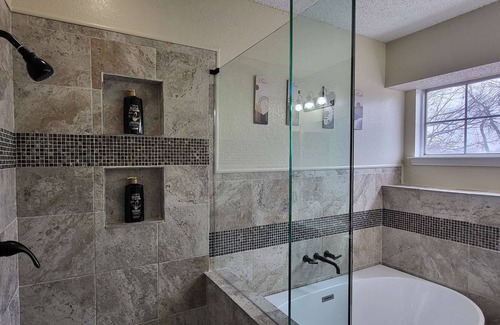 South Arlington House | Magnificent Home Cozy delight w/King Size Bed