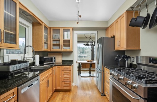 Oak Grove House | Magnificent Home on Banks of the Willamette River, Hot Tub, Fire-Pit, Cornhole, 9 Miles to Downtown