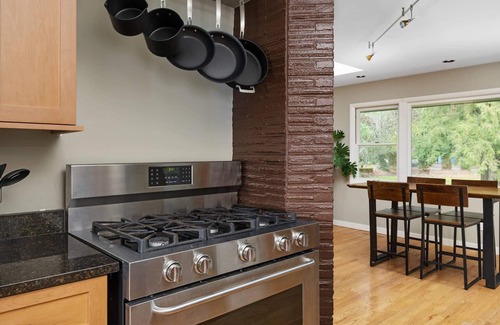 Oak Grove House | Magnificent Home on Banks of the Willamette River, Hot Tub, Fire-Pit, Cornhole, 9 Miles to Downtown