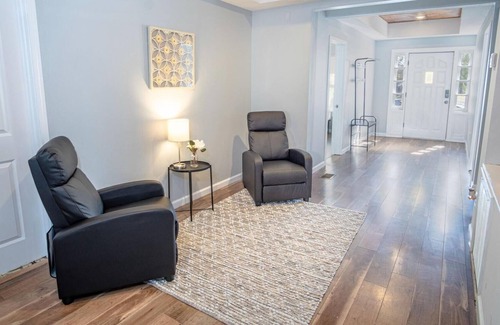 Beacon Hill House | Magnificent Large Home Near Downtown