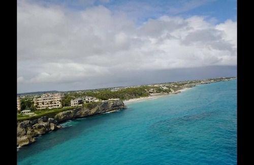 Diamond Valley Apartment | Magnificent location central to The crane resort