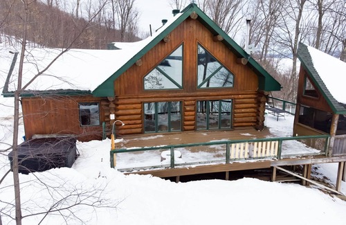 Lac-Simon Ski Chalet | Magnificent log cabin with breathtaking views and water access