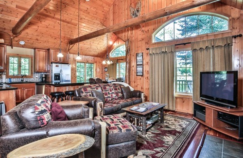 St Germain House | Magnificent Log Home located on the sandy shores of Lost lake!