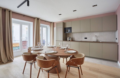 Les Halles Apartment | Magnificent New Apartment Beaubourg/le Marais