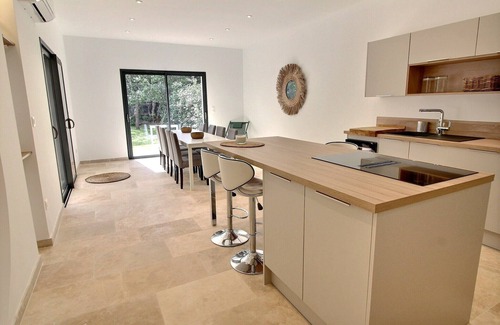 Saint-Didier Villa | Magnificent New Villa in Saint-Didier with Pisicne