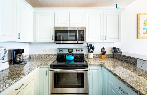 Colliers Bay Condo | MAGNIFICENT OCEAN Views- 2 Bedroom Beachfront Condo at Castaways Cove🌴