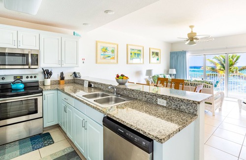 Colliers Bay Condo | MAGNIFICENT OCEAN Views- 2 Bedroom Beachfront Condo at Castaways Cove🌴