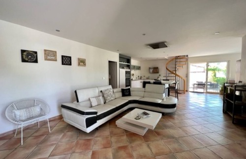Manduel Villa | Magnificent Southern Villa