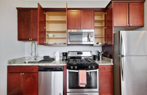 Olde Kensington Apartment | Magnificent Studio W Rooftop Pool