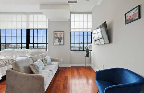 Olde Kensington Apartment | Magnificent Studio W Rooftop Pool