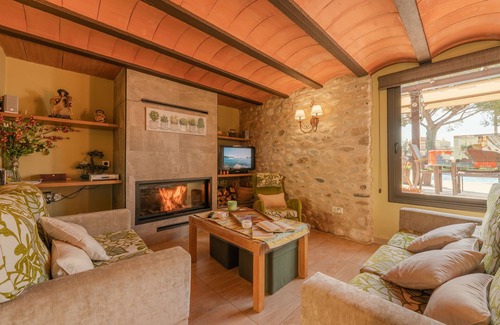 Vilabertran House | Magnificent town house with pool, garden and large terrace with views!