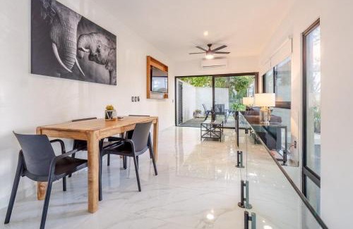Playacar Fase I Apartment | Magnificent Villa one block from Playacar beach