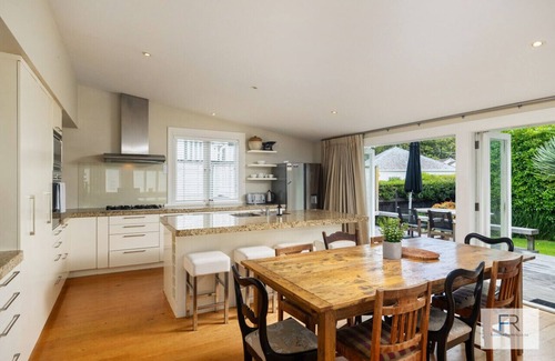 Epsom House | Magnificent Villa Getaway