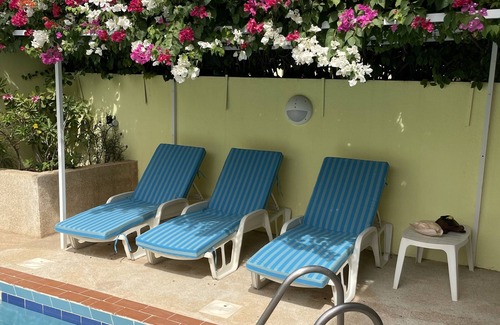 Saly Niakhniakhal Villa | Magnificent Villa with Pool, Woman and Man of house 100m from the Sea.
