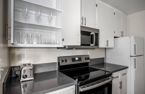 Westwood Apartment | Magnificent Westwood 1BR, close to UCLA, by Blueground