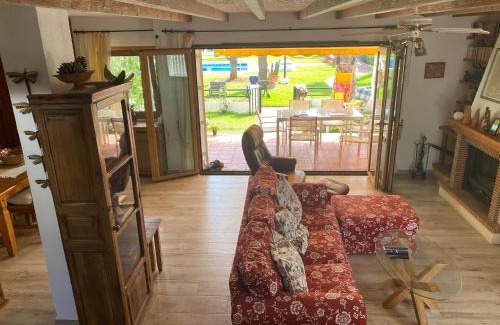 Torre del Mar Ski Chalet | MAGNIFICO CHALET UNICO JUNTO AL MAR CALETA DE VELEZ
