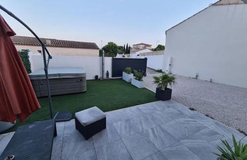 Villeneuve-les-Maguelone Villa | Magnifique Villa avec jacuzzi en option