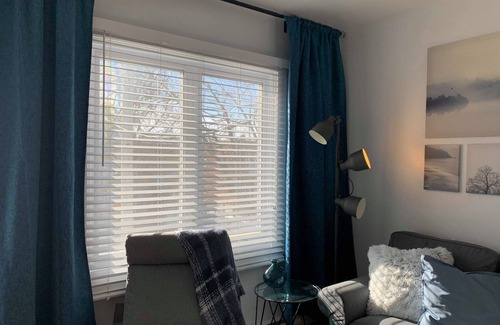 Nouveau-Rosemont Apartment | Magnifique 3 1/2, Meublé Entièrement, Électro, Télévision, et Internet Inclus