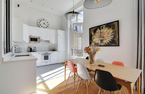 La Celle-sous-Gouzon Apartment | Magnifique appartement Triangle d'or Champs Elysées Paris