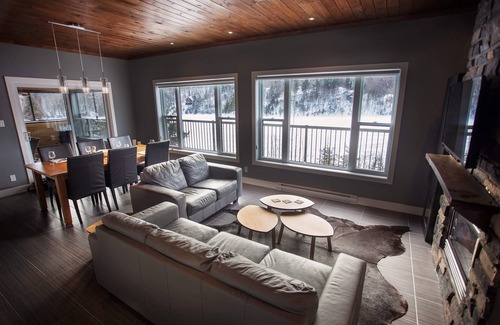 Mauricie Ski Chalet | Magnifique Chalet 3 Étages lac du Missionnaire