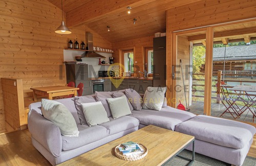 St. Luc Apartment | Magnifique chalet idéalement situé juste au-dessus du centre du village. Il possède une vue panorami