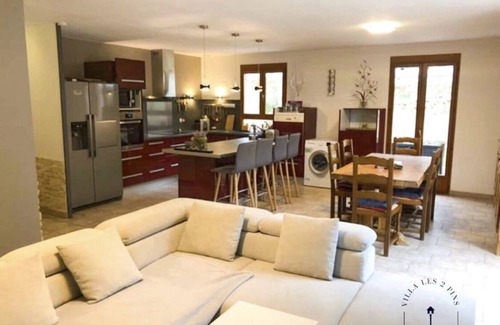 Cuges-les-Pins Villa | Magnifique Haut de Villa BBQ + Piscine Aucun vis à vis 15km de la Mer