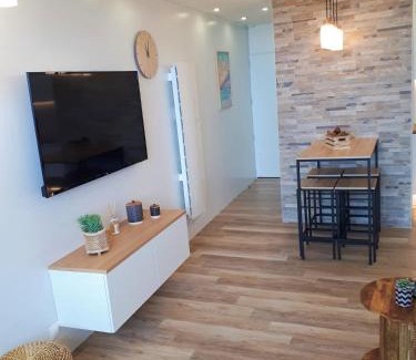 Saint-Jean-de-Monts Apartment | Magnifique Studio Face Mer avec Place Privative.
