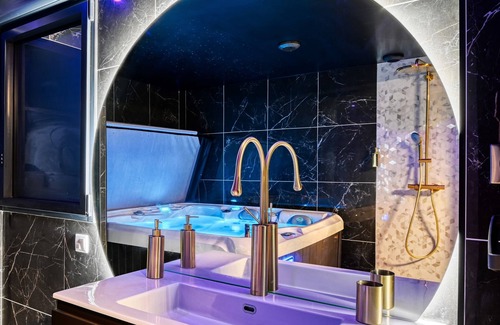 Saint-Cyr-l'Ecole House | Magnifique Villa Avec Jacuzzi à 15mn de Paris