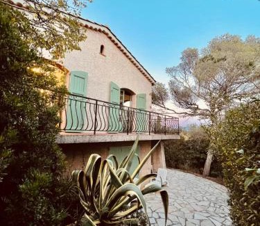 Saint-Raphael Villa | Magnifique Villa climatisé avec vue mer Ref Villa Les Calanques
