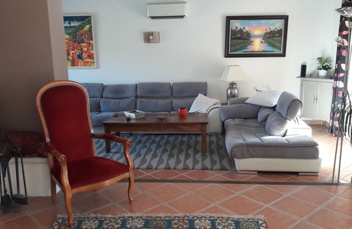 Pelissanne Villa | Magnifique Villa Avec Piscine, spa et Sauna au Pied des Collines