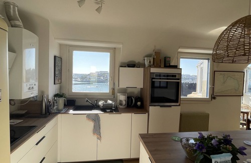 Treboul Apartment | Magnifique vue mer Appartement T3 vue baie de Douarnenez port de Tréboul