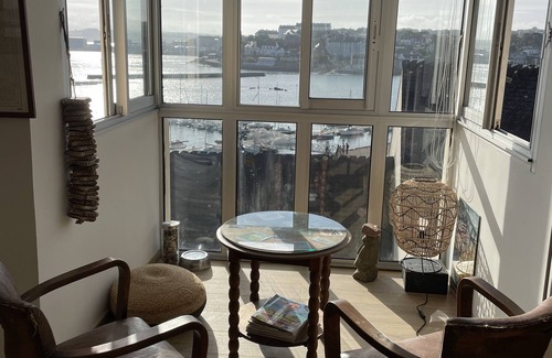 Treboul Apartment | Magnifique vue mer Appartement T3 vue baie de Douarnenez port de Tréboul