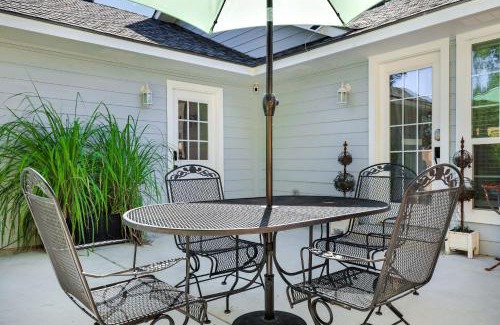 Blossoms Park House | Magnolia - A Birdy Vacation Rental