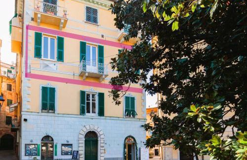 Lerici Apartment | "Magnolia Apartment" Historic, Elegant, Seaview, 2 Aircondo BDR, 2BTH, pedestrian area, Free Garage 200 mt far!
