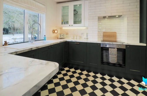 Etchinghill House | Magnolia Cottage - charming rural bungalow