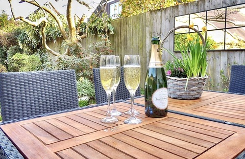 Moreton-in-Marsh Cottage | Magnolia Cottage