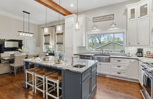 Covington House | Magnolia Cottage - in the heart of Mystic Falls & Covington Square!