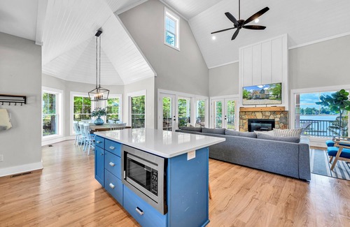 Moneta House | Magnolia Cove, New Lakefront Luxury w/Covered Decks + Heated Salt Water Pool, Fire Pit & Dock!