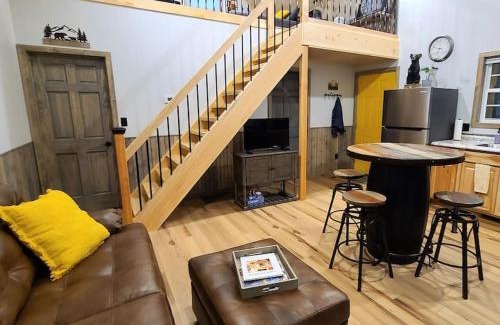 Cosby House | Magnolia Den a Pet-friendly Cabin Getaway near Gatlinburg
