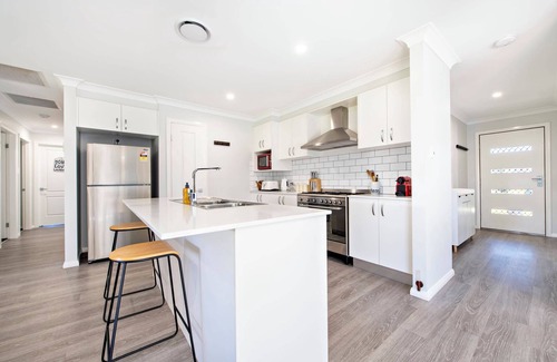 Dubbo House | Magnolia Entertainer - Firepit, Pets Welcome