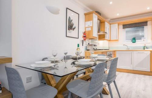 Poole House | Magnolia House - Beautiful Townhouse in Old Town Poole
