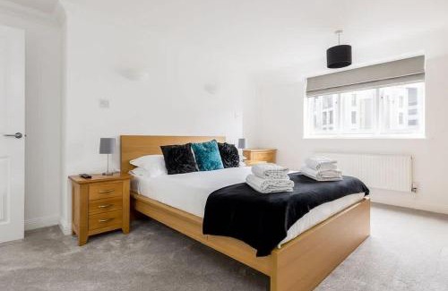 Poole House | Magnolia House - Beautiful Townhouse in Old Town Poole