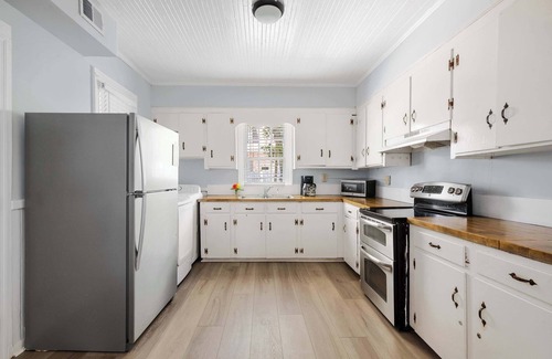 Westside House | Magnolia House | Historic Charleston Home!