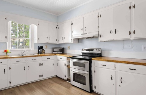 Westside House | Magnolia House | Historic Charleston Home!