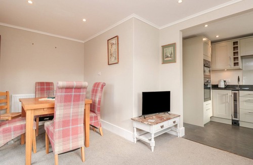 Dittisham Cottage | MAGNOLIA HOUSE, pet friendly, country holiday cottage in Dittisham