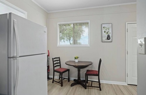 Hattiesburg House | Magnolia Hutch 1bedroom full kitchen &living space