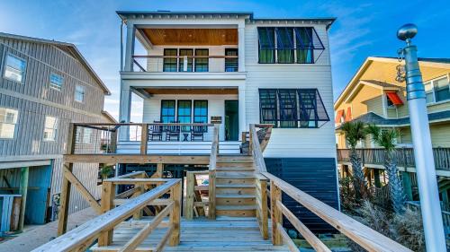 Pawleys Island House | Magnolia in Pawleys Island home by Peace Vacations