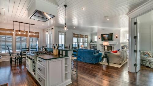 Pawleys Island House | Magnolia in Pawleys Island home by Peace Vacations