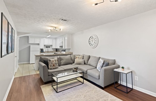 Auburn - Opelika Apartment | Magnolia Linen Company Unit 11 Downtown Auburn Across from Campus!